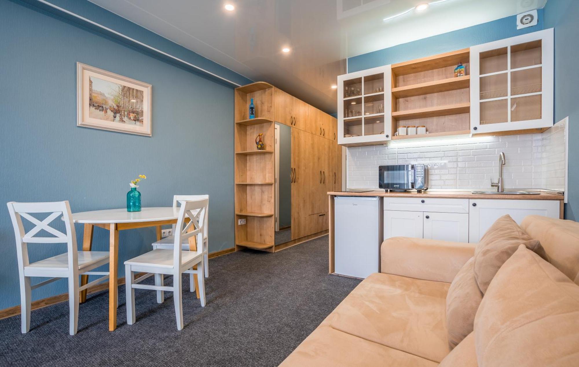 New In Atrium Apartment