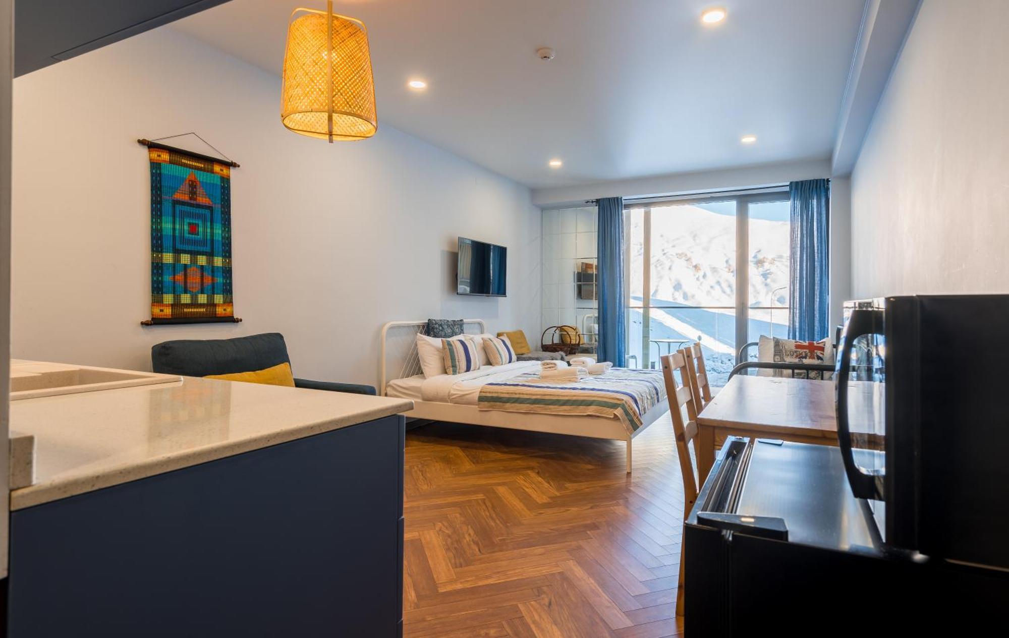 New In Atrium Apartment *