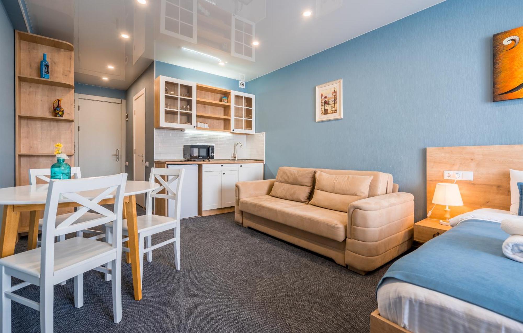 New In Atrium Apartment *